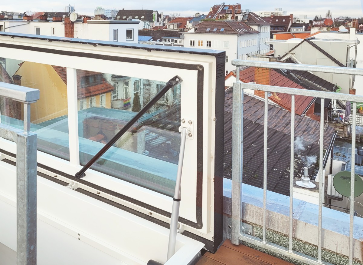 Dachterrasse Historische Fassade Altbau Bauen im Bestand Stuck Rundbogenfenster Dachfenster Kernsanierung Wohnungsbau Nachverdichtung